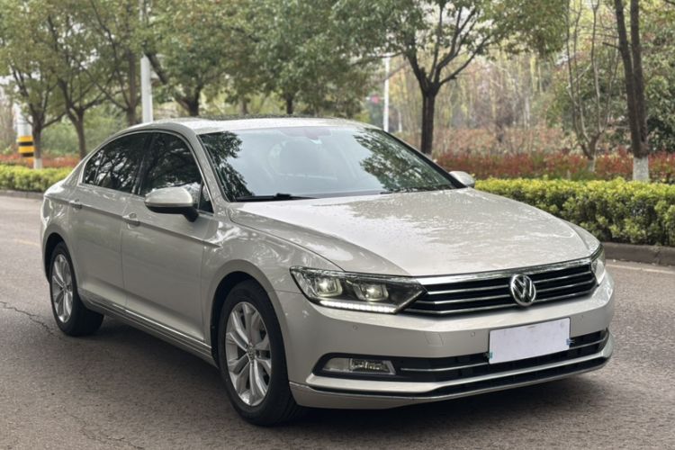 Used Volkswagen Magotan 2017 330TSI DSG Luxury Model Exterior 4