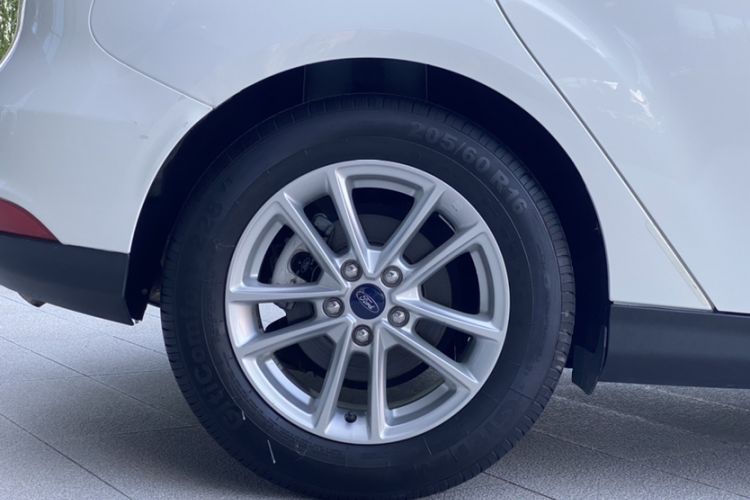 Used Ford Focus 2015 Hatchback 1.6L Manual Fashion Edition

