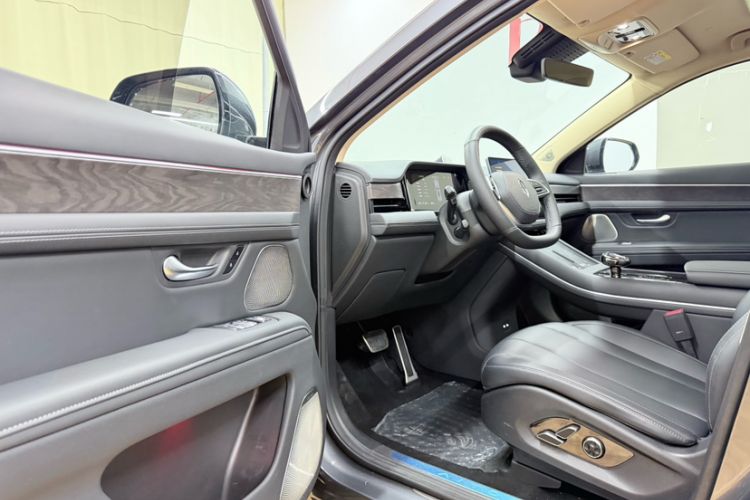 Used Hima AITO M7 2024 1.5T Rear-Drive Plus Version 5 Seats Interior 2