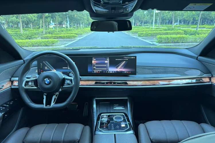 Used BMW 7 Series 2023 740Li Luxury Edition M Sport Package