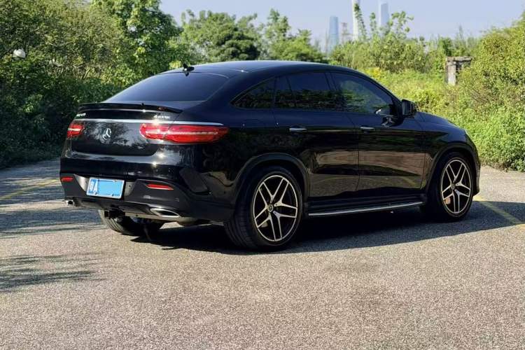 Used Mercedes-Benz GLE Coupe 2017 GLE 500 4MATIC Coupe SUV Exterior 5