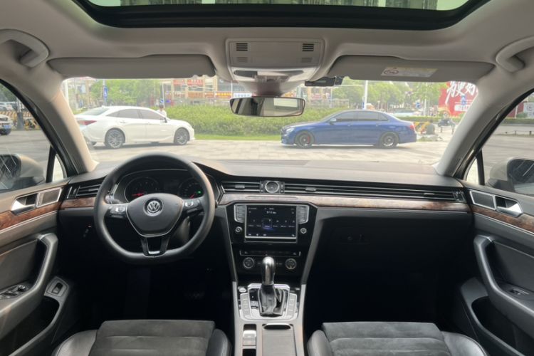 Used Volkswagen Magotan 2017 380TSI DSG Prestige Edition Interior 1