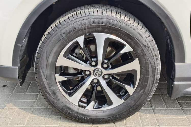 Used Toyota RAV4 2016 2.0L CVT Two-Wheel Drive Comfort Edition China V Standard
