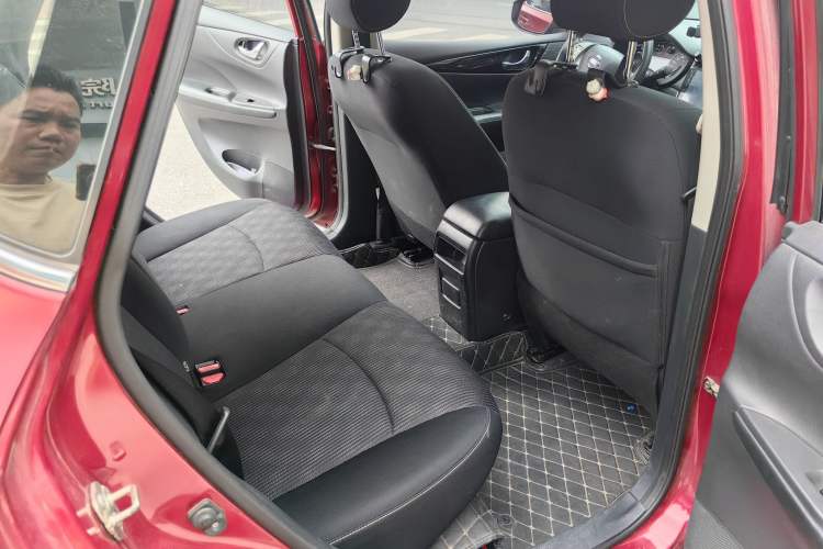 Used Nissan Tiida 2016 1.6L CVT Cool Dynamic Edition Interior 3