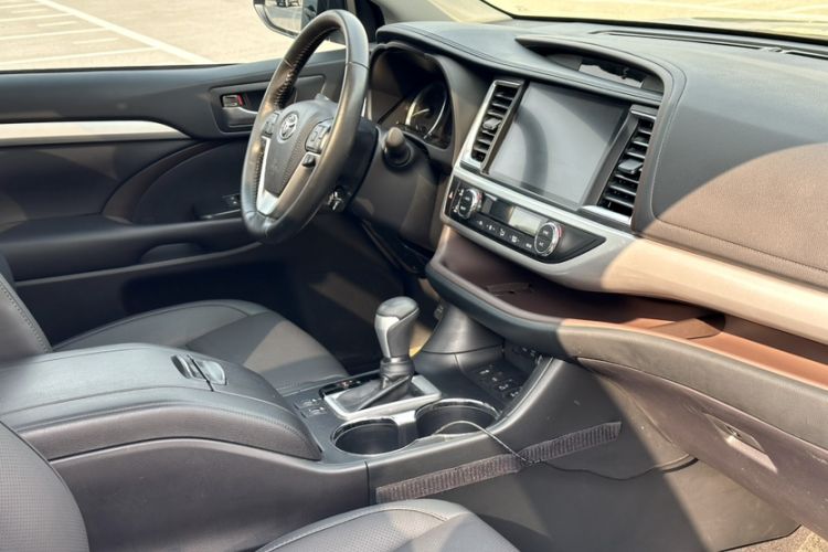 Used Toyota Highlander 2018 2.0T Four-Wheel Drive Prestige Version 7 Seats China VI Standard