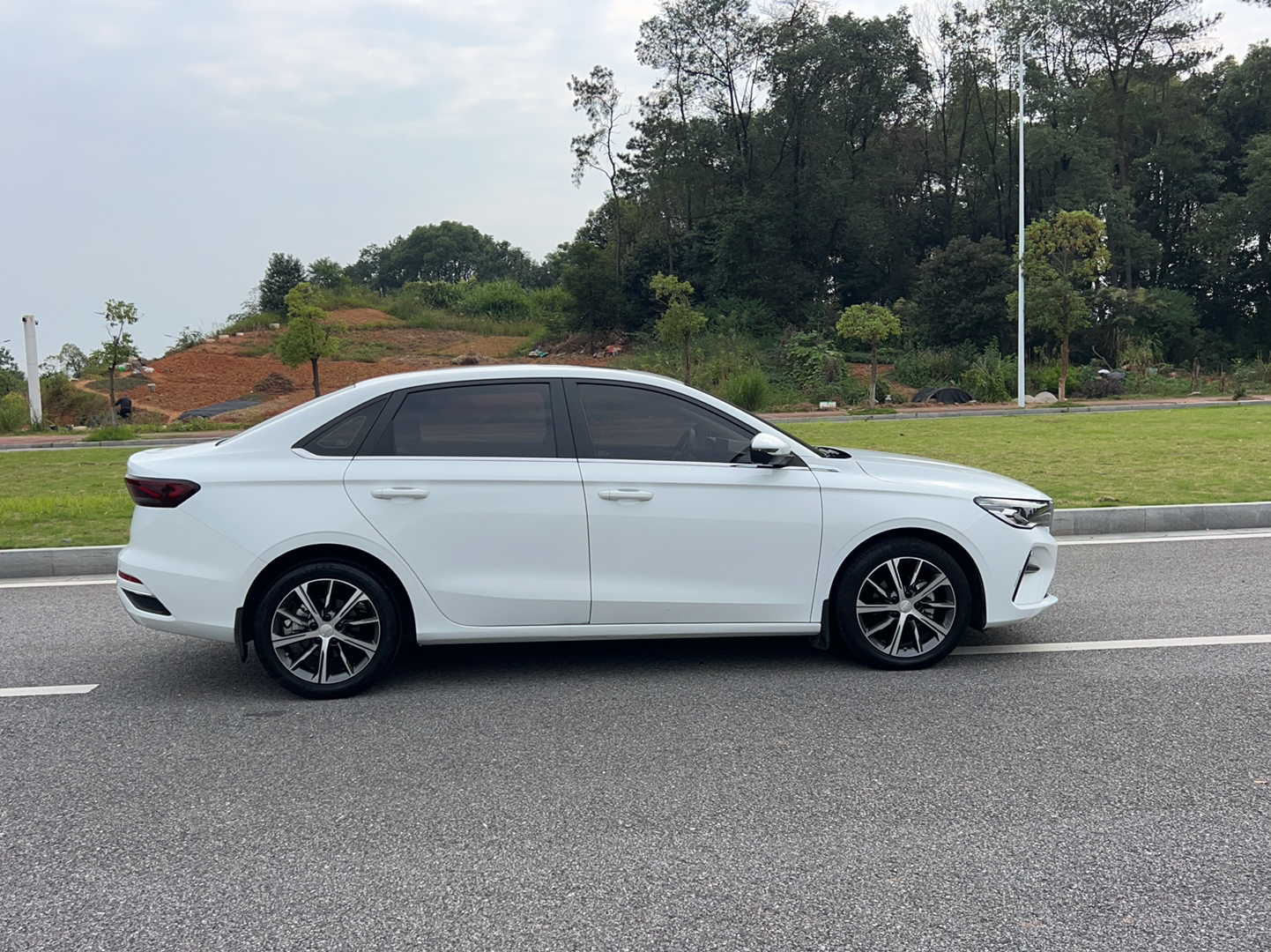 Geely Auto Emgrand 2023 4th Generation Champion Edition 1.5L CVT Luxury Model — снимка 6
