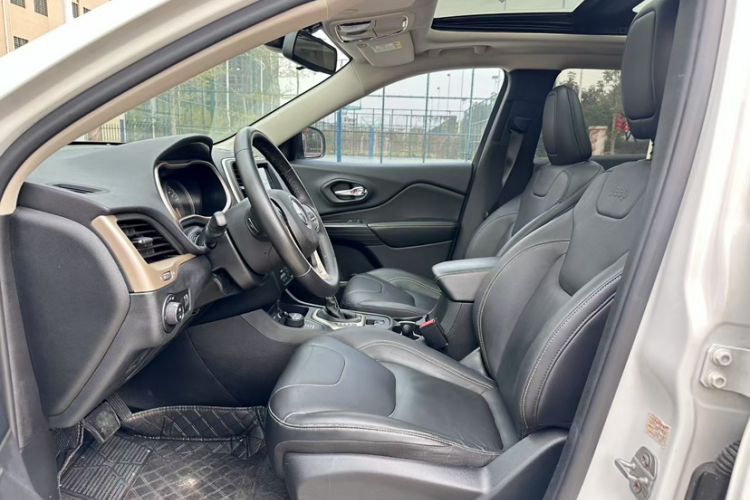 Used Jeep Cherokee 2017 2.4L Professional Smart Edition