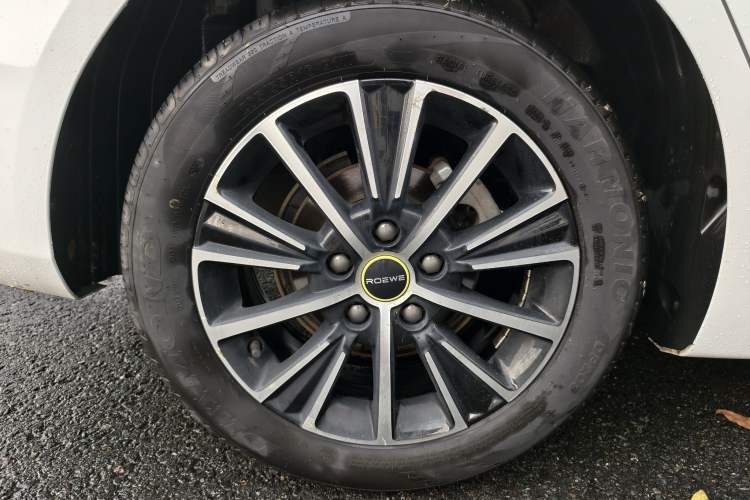 Used Roewe i5 2021 1.5L Manual Platinum Edition
