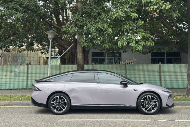 Used XPeng P7+ 2025 Ultra-Long Range Max Flagship Edition Exterior 5