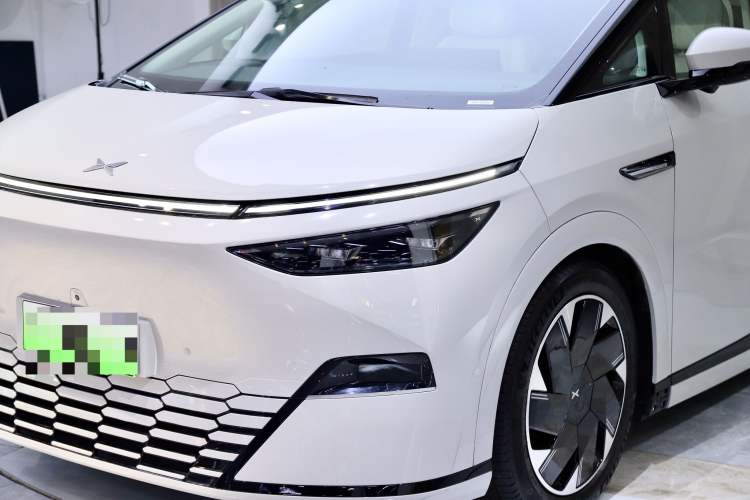 Used XPeng X9 2024 640 All-Wheel Drive High-Performance Max Exterior 1