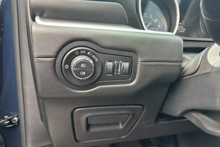 Used Jeep Grand Commander 2022 2.0T Four-Wheel Drive Luxury Edition
