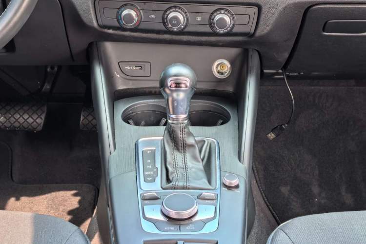 Used Audi A3 2020 Limousine 35 TFSI Ambition China VI Interior 4