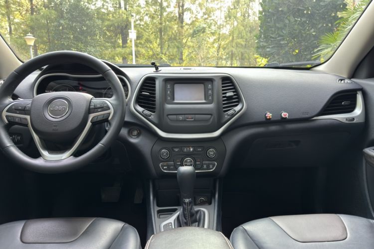 Used Jeep Cherokee 2016 2.4L Leading Edition
