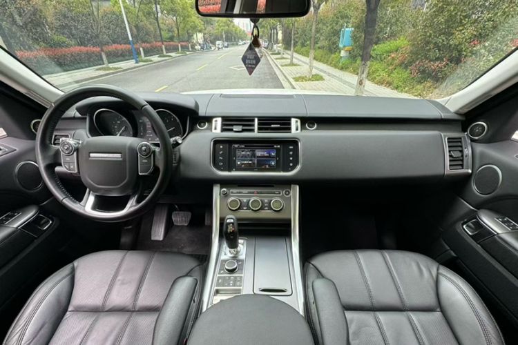Used Land Rover Range Sport 2016 3.0 SC V6 SE Interior 1