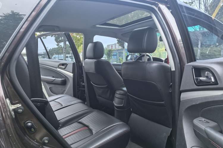 Used BYD S7 2015 2.0T Automatic Prestige Model
