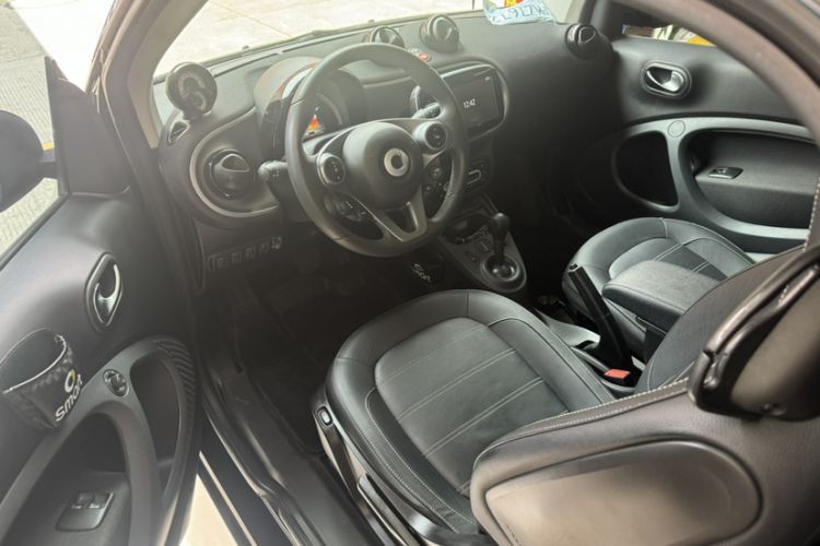 Used smart fortwo 2019 0.9T 66kW Hardtop Pioneer Edition China VI
