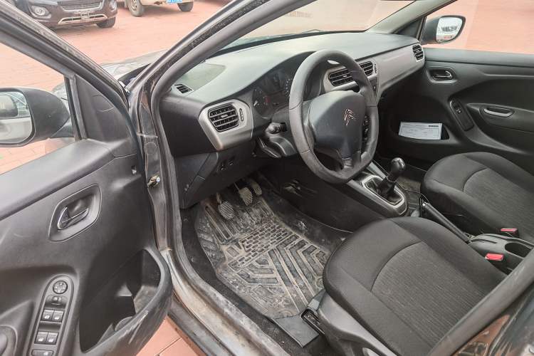 Used Citroen Elysee 2015 Zhishang Edition 1.6L Manual Fashion Model