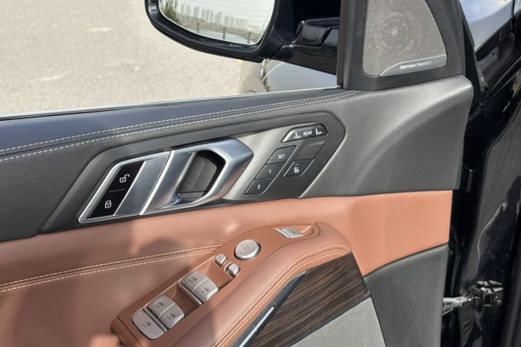 Used BMW X7 2023 xDrive40i Luxury Package with Leading Features