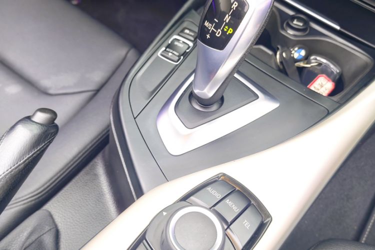 Used BMW 2 Series 2015 220i Convertible Coupe Leading Model