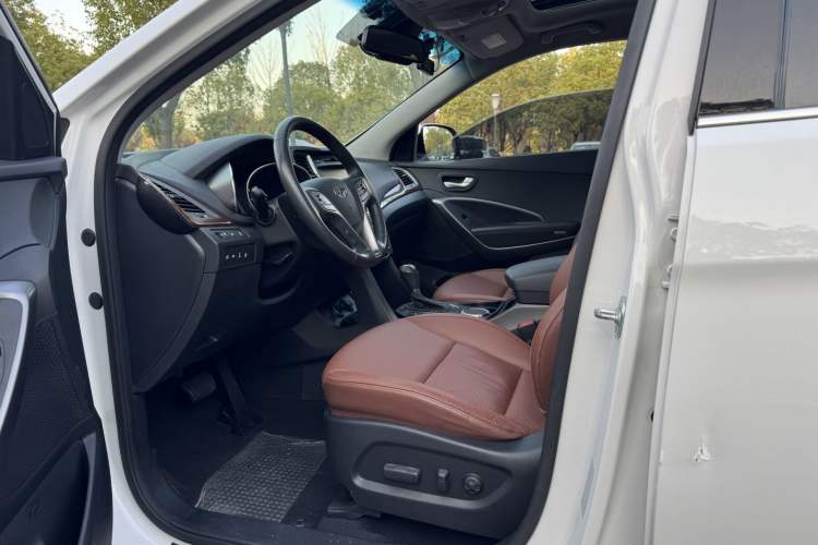 Used Hyundai Grand SantaFe 2013 3.0L 7-Seater 4x4 Flagship Edition
