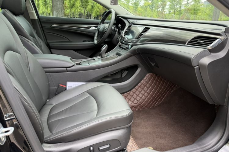 Used Buick LaCrosse 2022 652T Luxury Version Right Front Seat