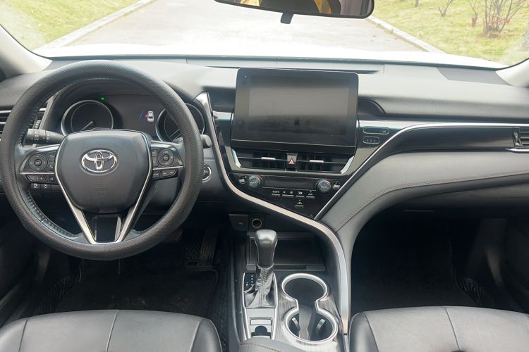 Used Toyota Camry 2023 2.0G Luxury Edition Center Console