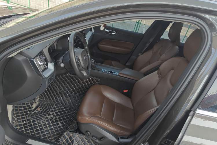 Used Volvo XC60 2019 T5 4x4 Smart Edition China VI Standard
