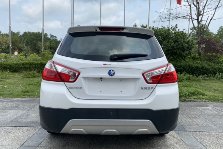 Used Venucia R50X 2015 1.6L Manual Luxury Edition Exterior 4