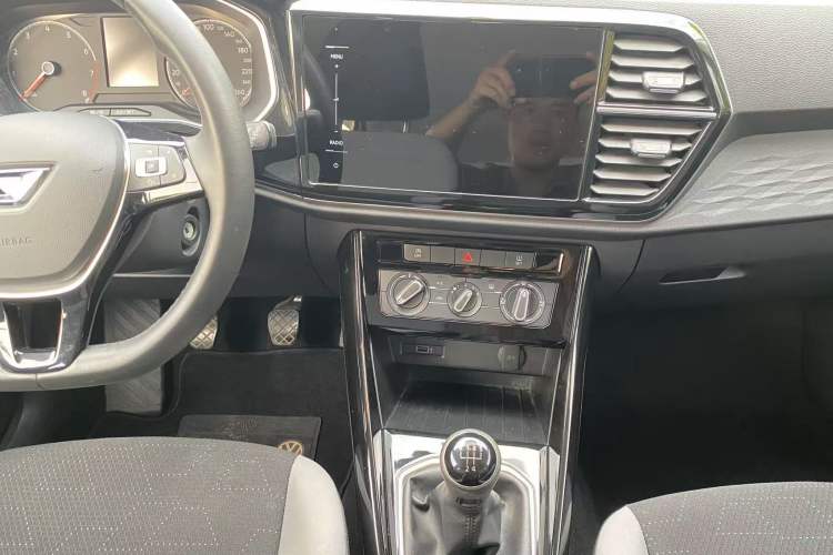 Used Jetta VS5 2021 280TSI Manual Entry-Level Trim Interior 5