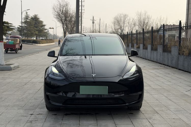 Used Tesla Model Y 2023 Long-Range All-Wheel-Drive Version