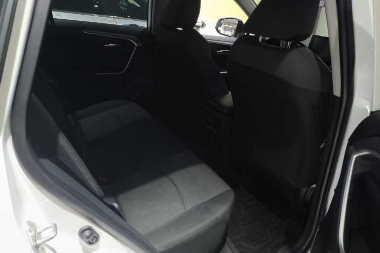 Used Toyota RAV4 2021 2.0L CVT Two-Wheel Drive Fashion Edition Interior 10