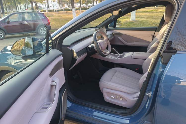 Used ONVO L60 2024 60 kWh Rear-Drive Version