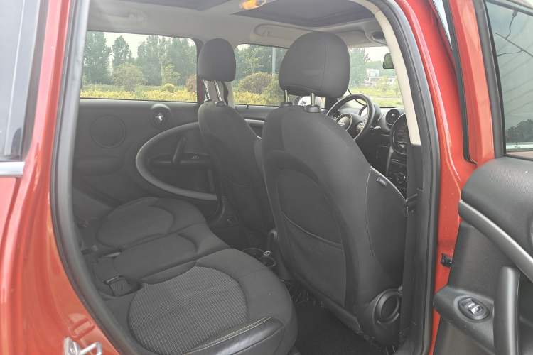 Used MINI Countryman 2014 1.6T COOPER ALL4 Fun Interior 12