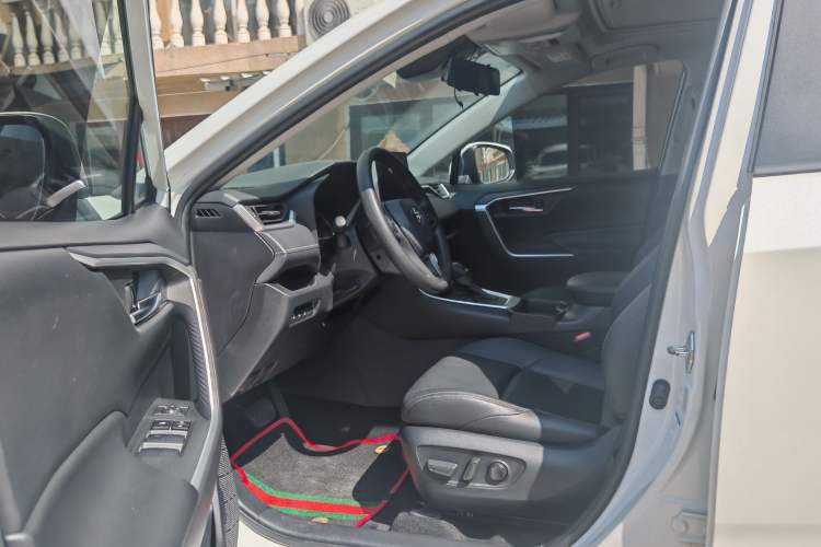 Used Toyota Wildlander 2020 2.0L CVT 4x4 Luxury Edition
