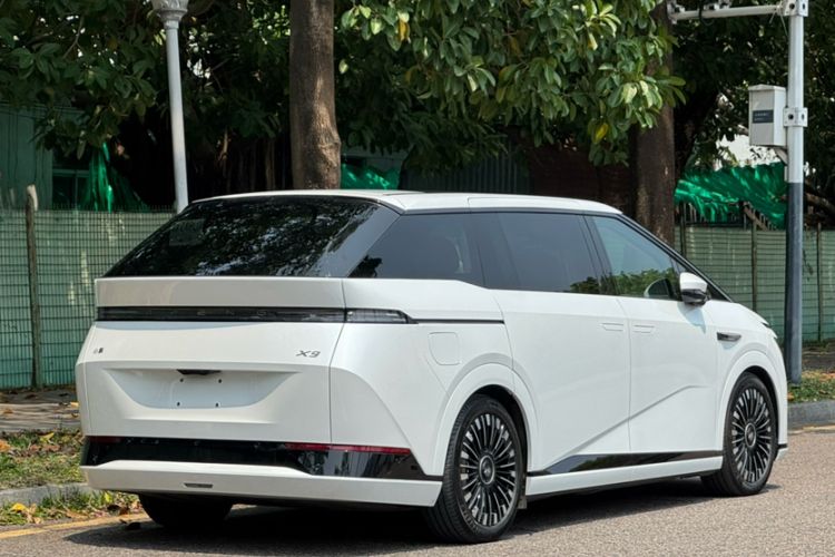 Used XPeng X9 2025 740 Ultra-Long Range Max
