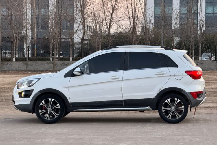 Used BAIC Senova X25 2015 1.5L Automatic Elite Model Exterior 6
