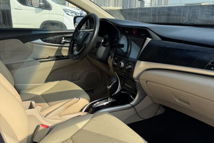 Used Honda Crider 2015 1.8L automatic luxury edition