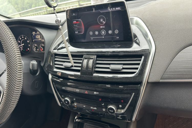 Used BORGWARD BX5 2020 20TGDI Automatic Two-Wheel Drive Pioneer Edition Interior 2