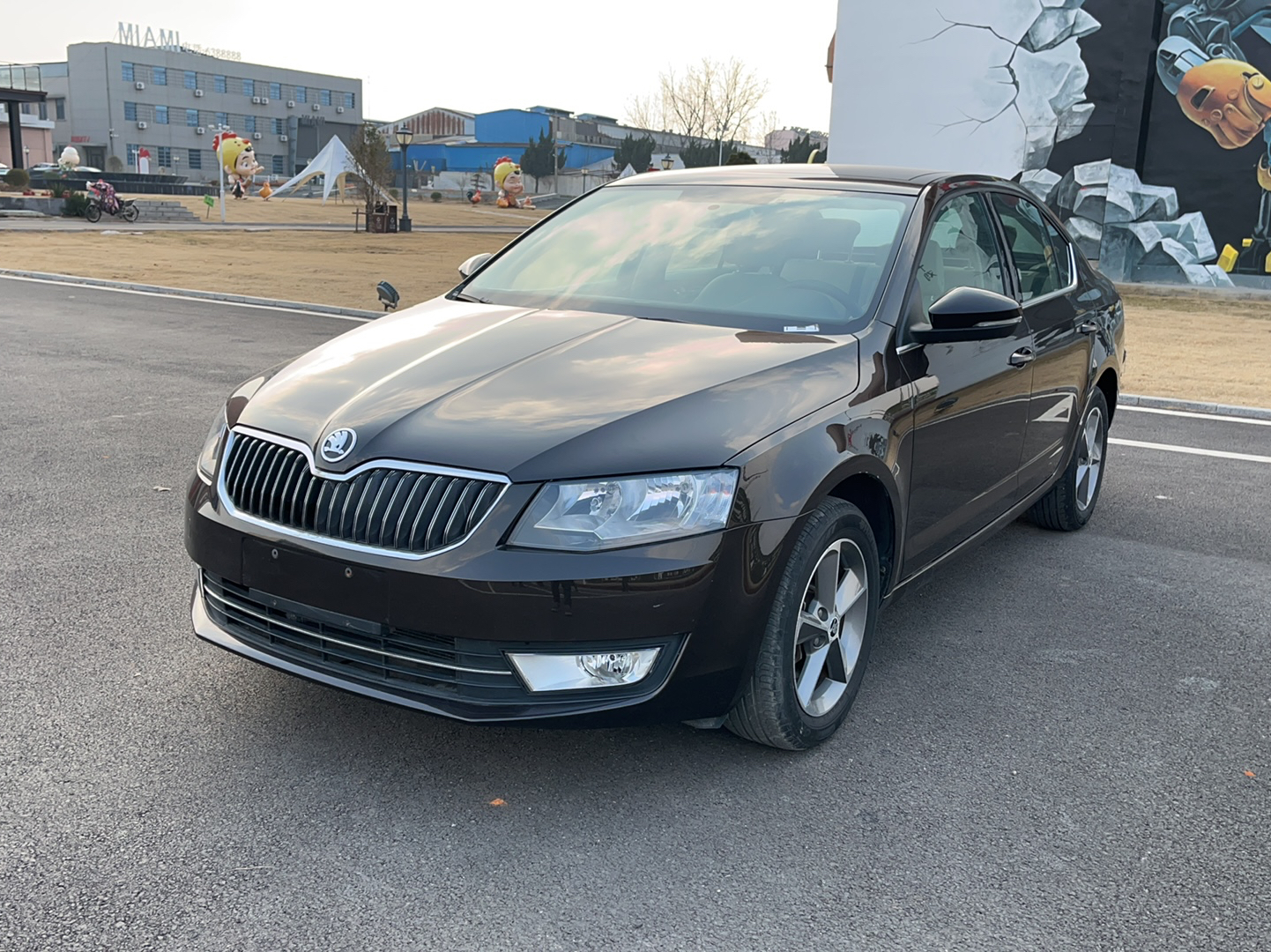 Под передней частью автомобиля