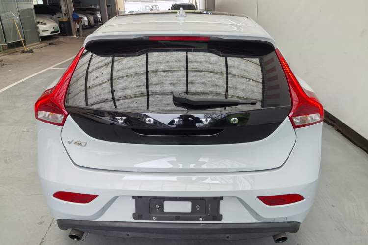 Used Volvo V40 2014 2.0T Zhiya Edition
