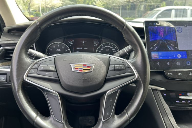 Used Cadillac XT5 2018 25T Luxury Model Steering Wheel
