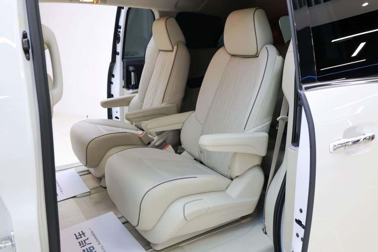 Used Buick GL8 2022 Land Business Class 652T Luxury Model
