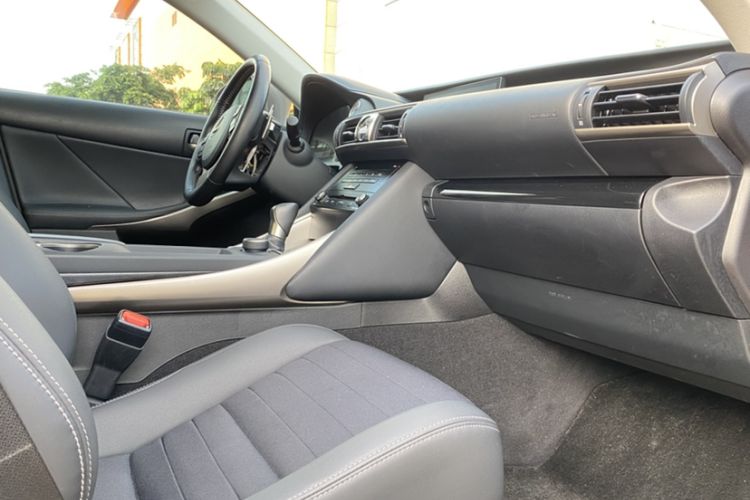 Used Lexus IS 2017 300 Leading Edition
