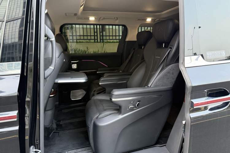 Used Hongqi HQ9 2023 2.0T Smart Connect Flagship Edition Interior 4