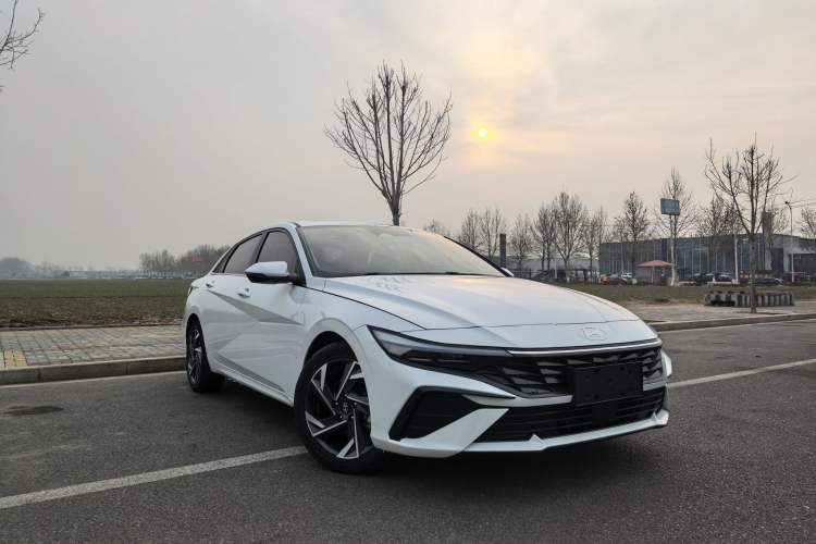 Used Hyundai Elantra 2023 1.5L CVT LUX Prestige Edition
