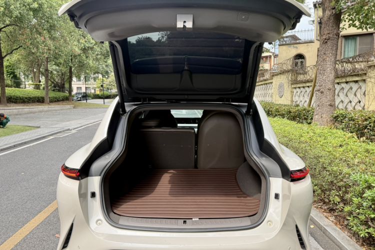 Used IM LS7 2023 90 kWh Elite Rear-Drive Version

