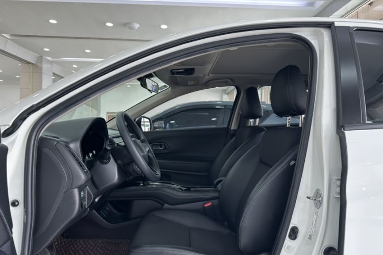 Used Honda Vezel 2020 1.5L CVT Luxury Edition Interior 2