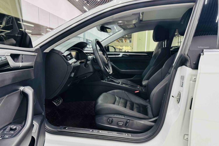 Used Volkswagen FAW-Volkswagen CC 2021 380TSI Striking Edition Interior 2