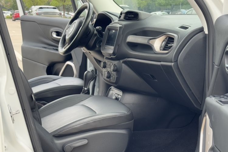 Used Jeep Renegade 2018 Connected Large Screen Version 180T Automatic Smart Version