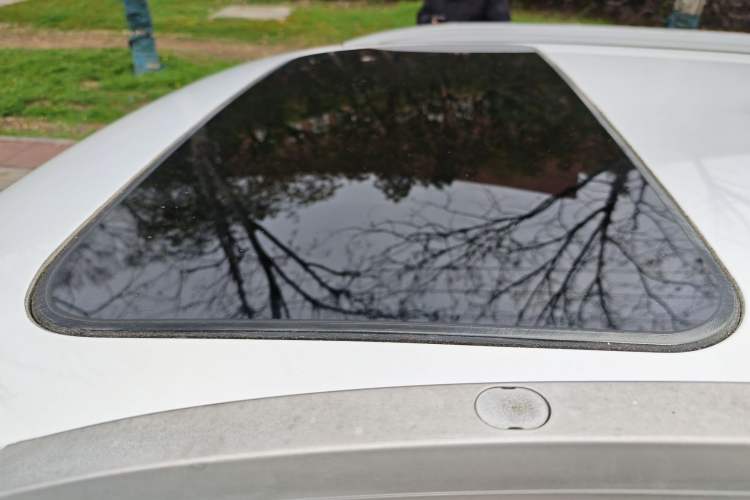 Used Chery Tiggo 3 2015 1.6L CVT ZhiShang Sport Edition Roof